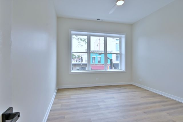 7518 Madison Street E, Forest Park, IL 60130