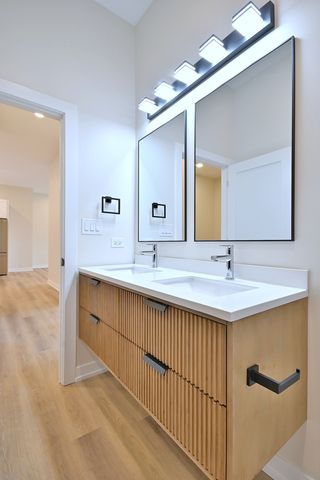 7518 Madison Street E, Forest Park, IL 60130