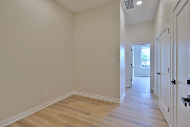 7518 Madison Street E, Forest Park, IL 60130