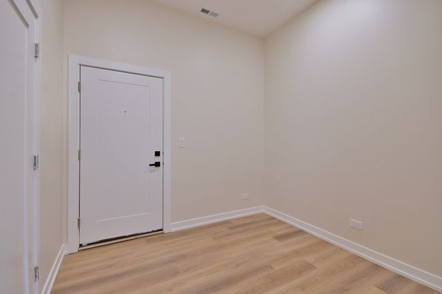 7518 Madison Street E, Forest Park, IL 60130