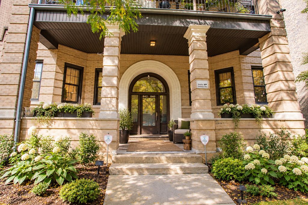 842 W Belle Plaine Avenue GW, Chicago, IL 60613 — exterior