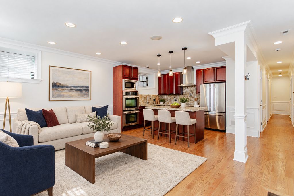 842 W Belle Plaine Avenue GW, Chicago, IL 60613 — photo 2