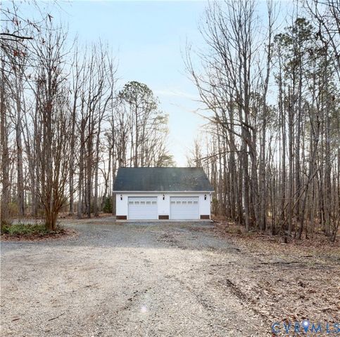 9281 Forestdale DR, Amelia Courthouse, VA 23002