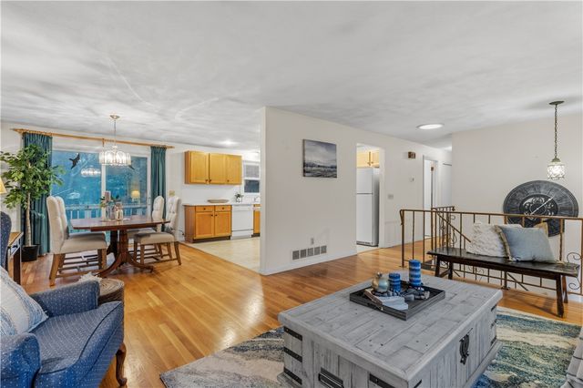 102 Windward Walk, North Kingstown, RI 02852
