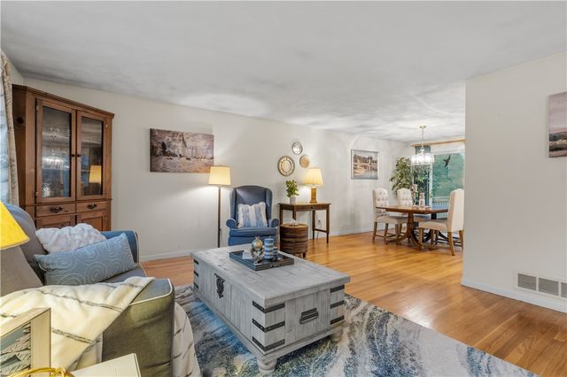 102 Windward Walk, North Kingstown, RI 02852