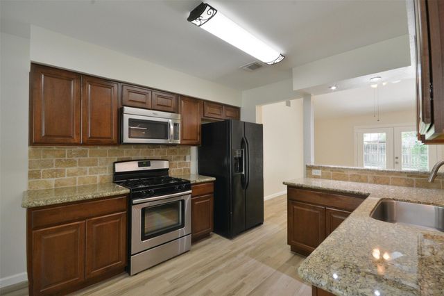 2755 Foliage Green Drive, Houston, TX 77339