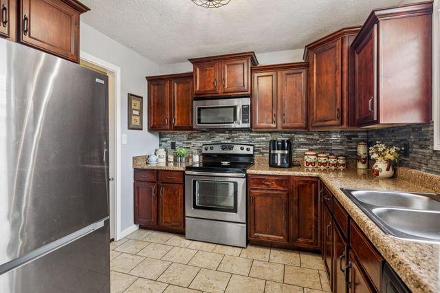 3763 Gray Fox Dr, Clarksville, TN 37040