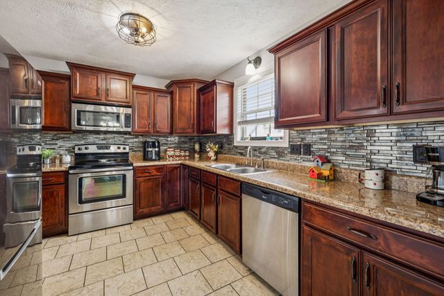 3763 Gray Fox Dr, Clarksville, TN 37040