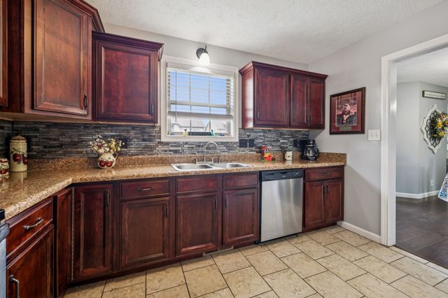 3763 Gray Fox Dr, Clarksville, TN 37040