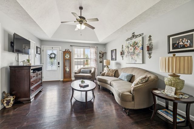 3763 Gray Fox Dr, Clarksville, TN 37040