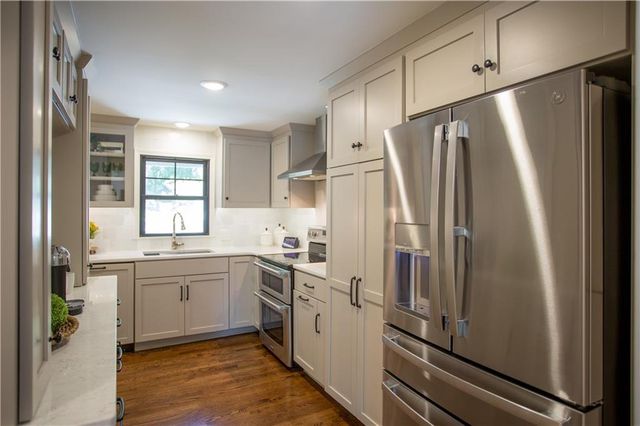 4801 W 66TH Street, Prairie Village, KS 66208