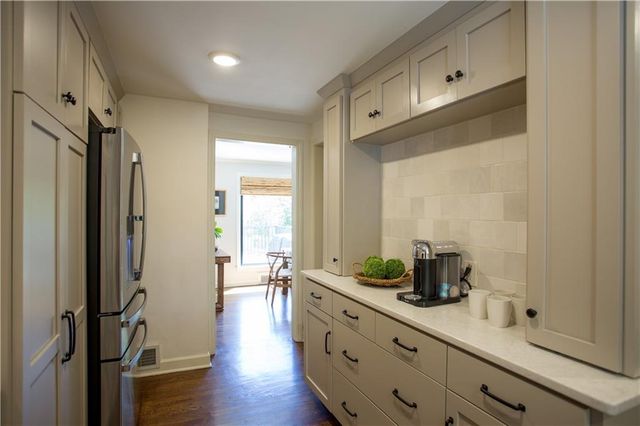 4801 W 66TH Street, Prairie Village, KS 66208