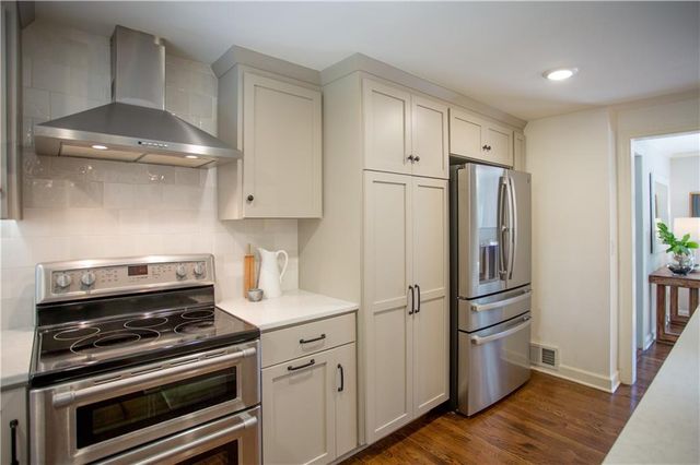 4801 W 66TH Street, Prairie Village, KS 66208