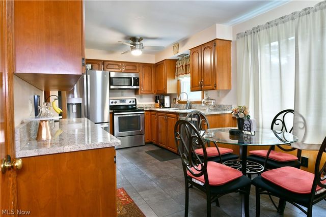 825 Ravine Drive, Youngstown, OH 44505