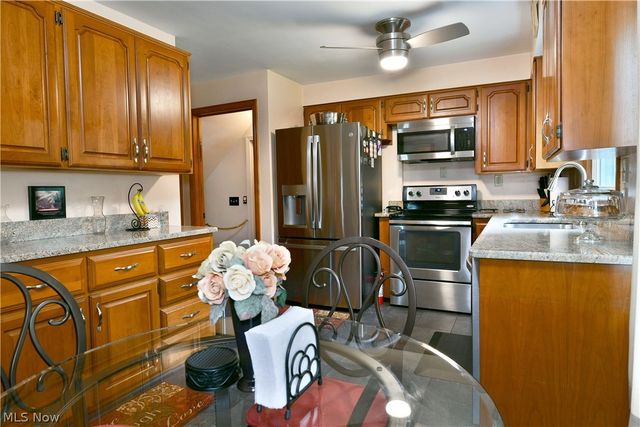 825 Ravine Drive, Youngstown, OH 44505