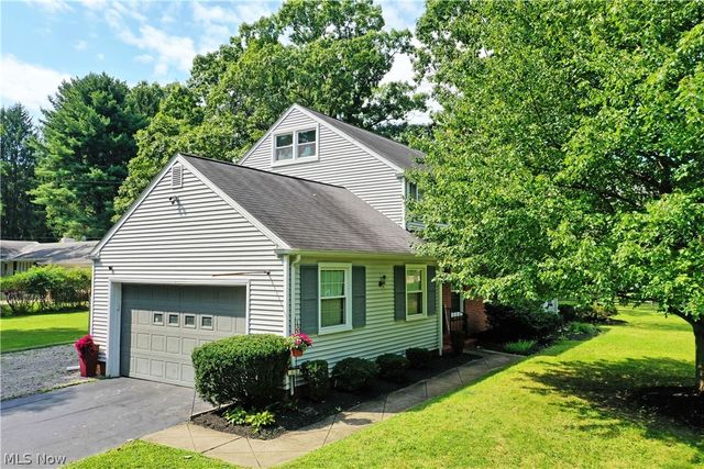 825 Ravine Drive, Youngstown, OH 44505