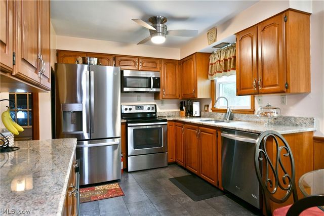 825 Ravine Drive, Youngstown, OH 44505