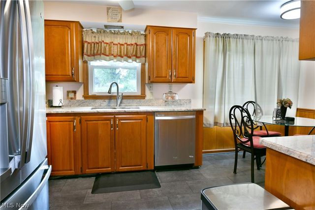 825 Ravine Drive, Youngstown, OH 44505