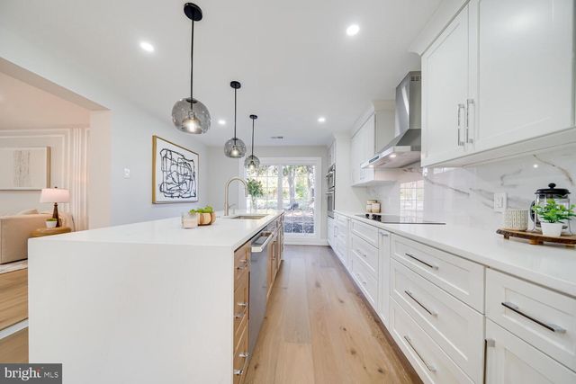 1801 GREAT FALLS ST, Mclean, VA 22101