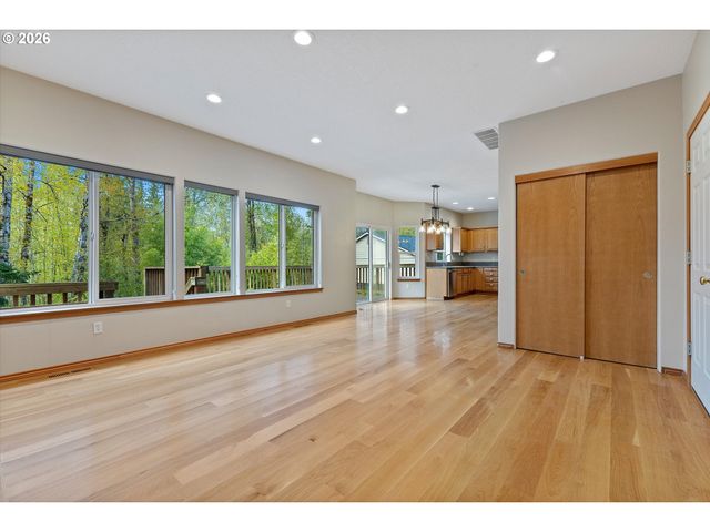 5713 Se SHADOWBROOK Pl, Hillsboro, OR 97123