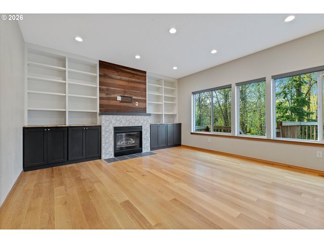 5713 Se SHADOWBROOK Pl, Hillsboro, OR 97123