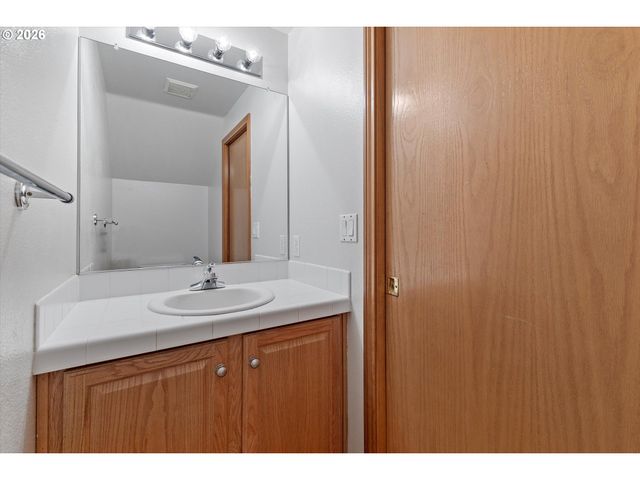 5713 Se SHADOWBROOK Pl, Hillsboro, OR 97123