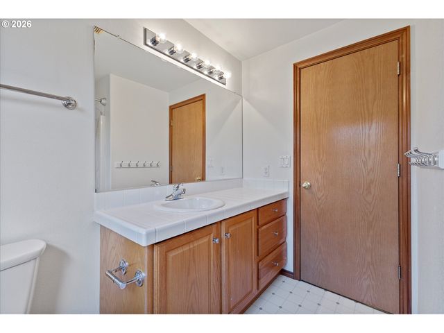 5713 Se SHADOWBROOK Pl, Hillsboro, OR 97123