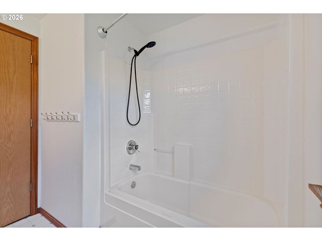 5713 Se SHADOWBROOK Pl, Hillsboro, OR 97123