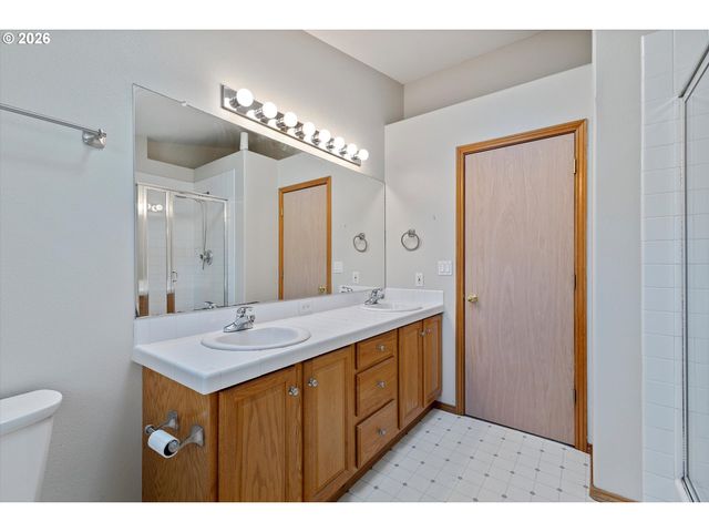 5713 Se SHADOWBROOK Pl, Hillsboro, OR 97123