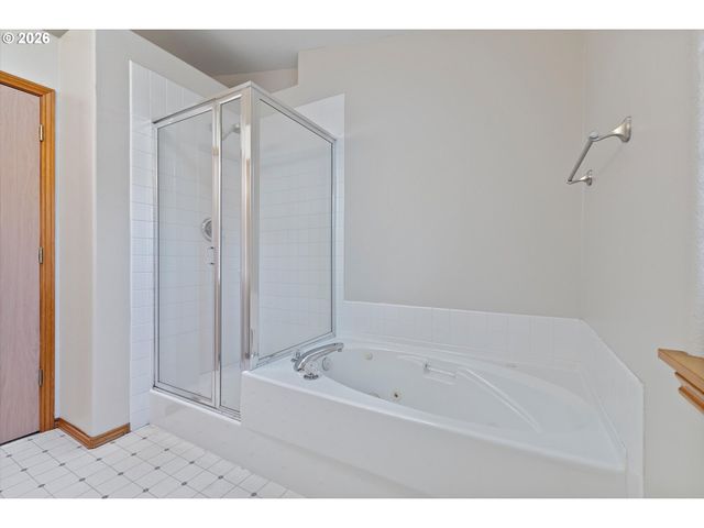 5713 Se SHADOWBROOK Pl, Hillsboro, OR 97123