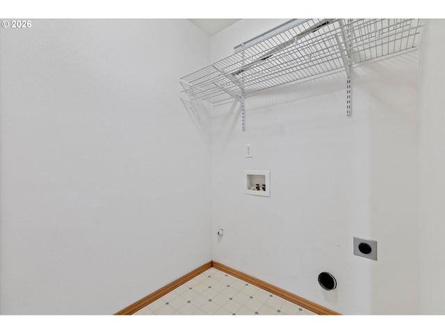 5713 Se SHADOWBROOK Pl, Hillsboro, OR 97123