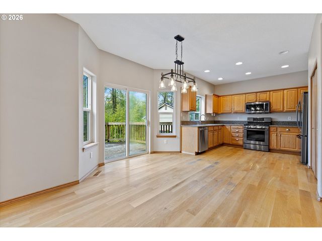 5713 Se SHADOWBROOK Pl, Hillsboro, OR 97123