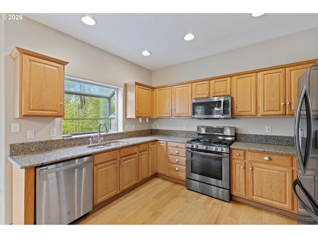 5713 Se SHADOWBROOK Pl, Hillsboro, OR 97123