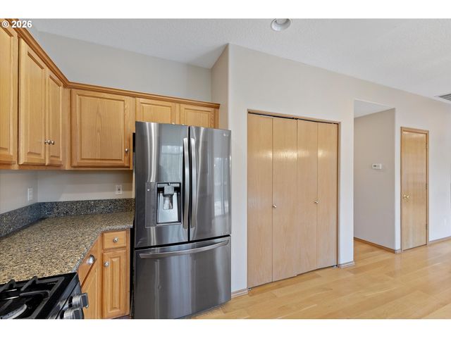 5713 Se SHADOWBROOK Pl, Hillsboro, OR 97123