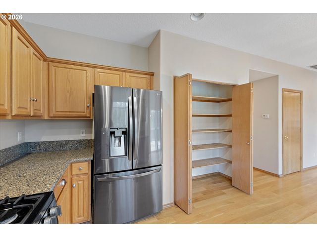 5713 Se SHADOWBROOK Pl, Hillsboro, OR 97123