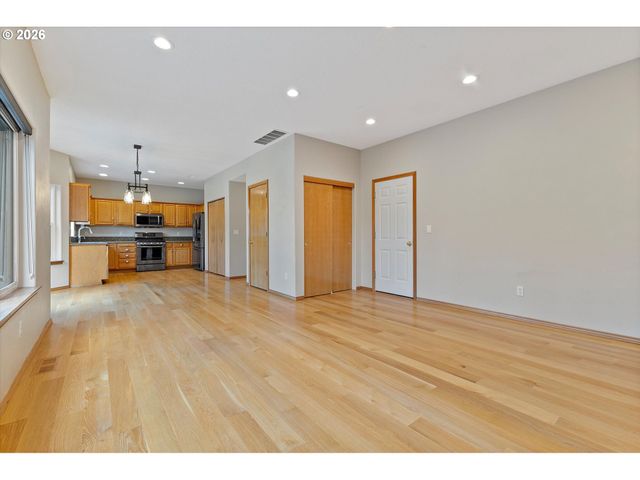 5713 Se SHADOWBROOK Pl, Hillsboro, OR 97123