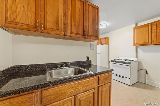 158 Willow Street 4B, Yonkers, NY 10701