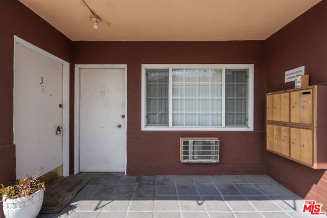 4320 Russell Avenue, Los Angeles, CA 90027