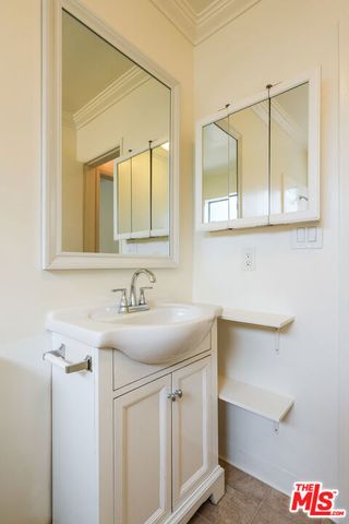 4320 Russell Avenue, Los Angeles, CA 90027