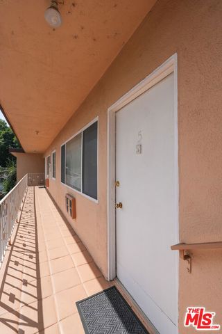 4320 Russell Avenue, Los Angeles, CA 90027