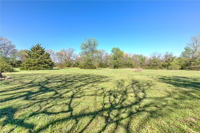 13683 Wet Prairie Road, Gravette, AR 72736