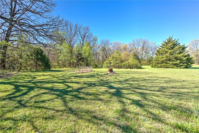13683 Wet Prairie Road, Gravette, AR 72736