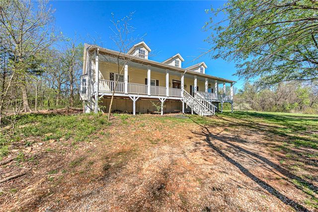 13683 Wet Prairie Road, Gravette, AR 72736