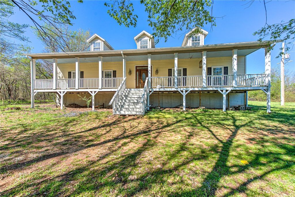 13683 Wet Prairie Road, Gravette, AR 72736