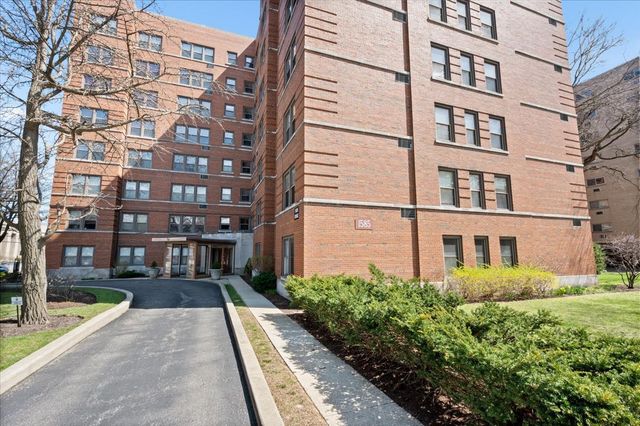 1585 Ridge Avenue 705, Evanston, IL 60201