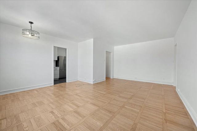 1585 Ridge Avenue 705, Evanston, IL 60201