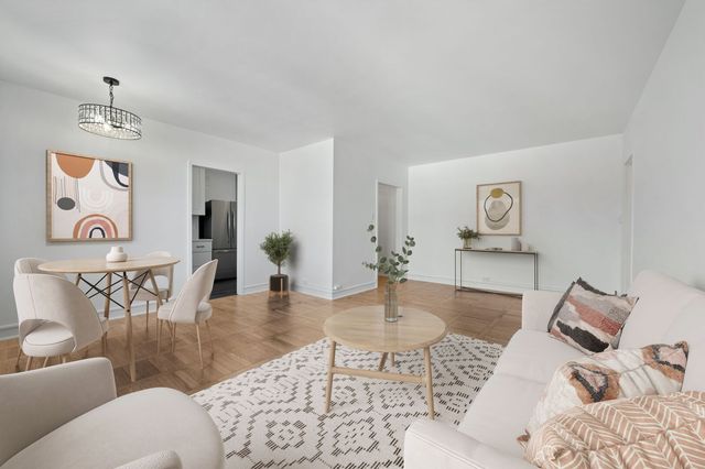 1585 Ridge Avenue 705, Evanston, IL 60201