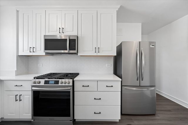 1585 Ridge Avenue 705, Evanston, IL 60201