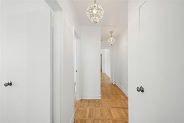 1585 Ridge Avenue 705, Evanston, IL 60201