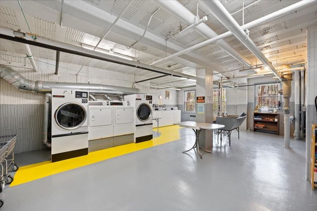 1585 Ridge Avenue 705, Evanston, IL 60201